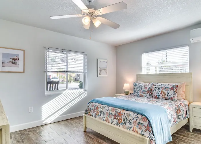 Pool, Swim Dock, Golf Cart! Ultimate Retreat Ferienhaus Clearwater Beach