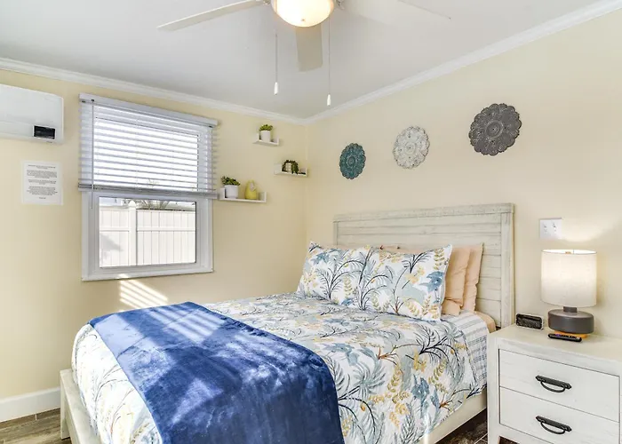 Pool, Swim Dock, Golf Cart! Ultimate Retreat Ferienhaus Clearwater Beach