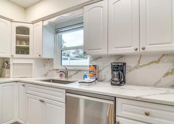 Pool, Swim Dock, Golf Cart! Ultimate Retreat Clearwater Beach