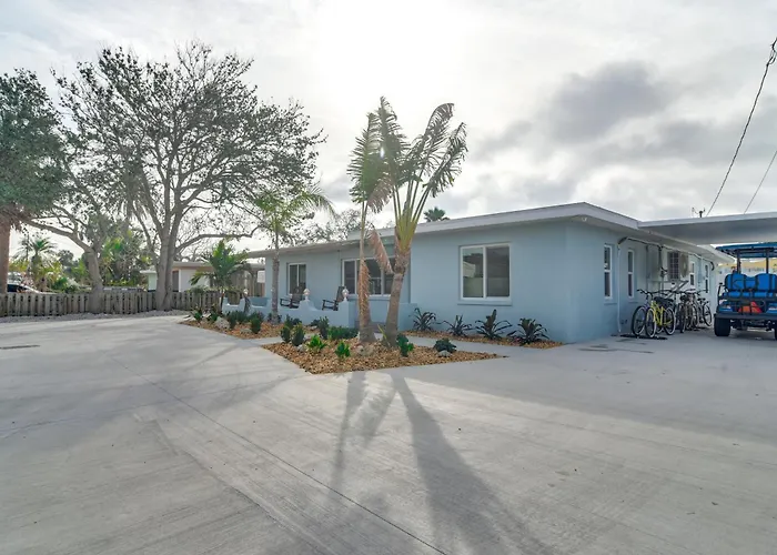 Pool, Swim Dock, Golf Cart! Ultimate Retreat * Clearwater Beach