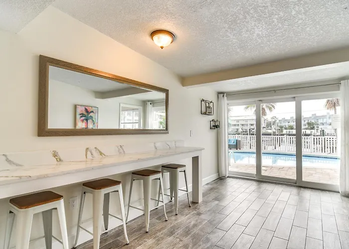 Pool, Swim Dock, Golf Cart! Ultimate Retreat * Clearwater Beach
