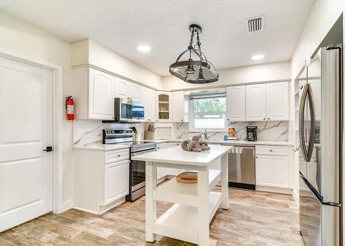 Pool, Swim Dock, Golf Cart! Ultimate Retreat * Clearwater Beach