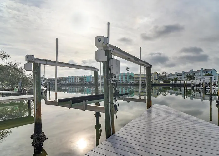 Pool, Swim Dock, Golf Cart! Ultimate Retreat Ferienhaus